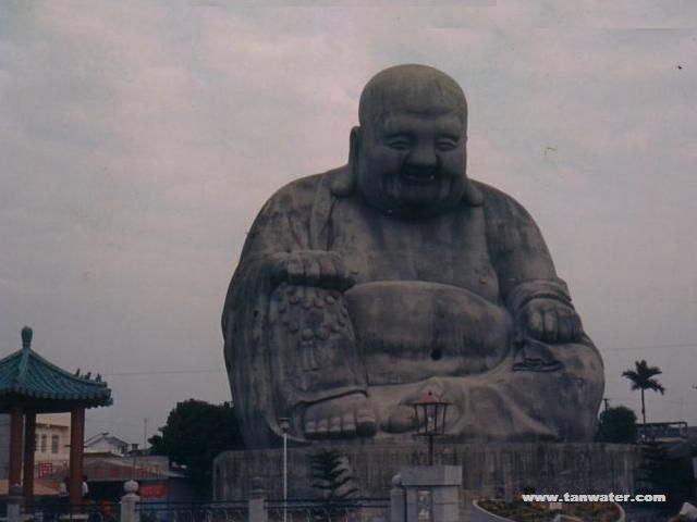 86 foot high Chang Hua concrete Buddha.