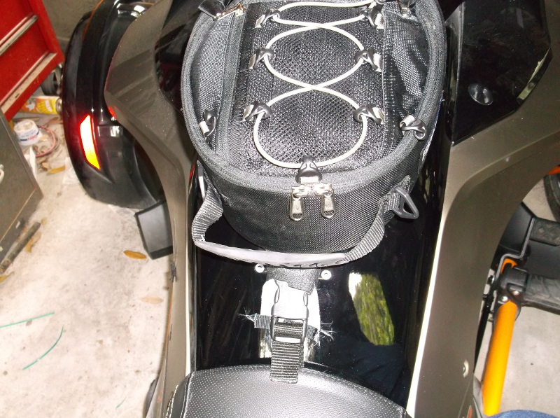spyder-tankbag-02.JPG